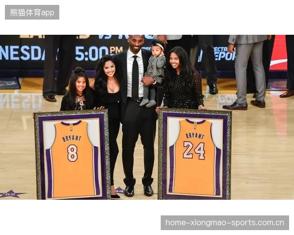 NBA转身背扣无比流畅：运动中的艺术与极致表现