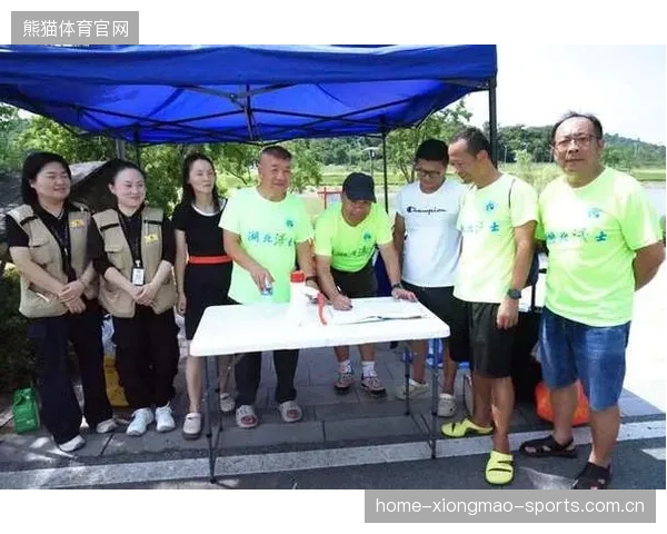 公开水域游泳选手突围能力超强，挑战极限，突破自我